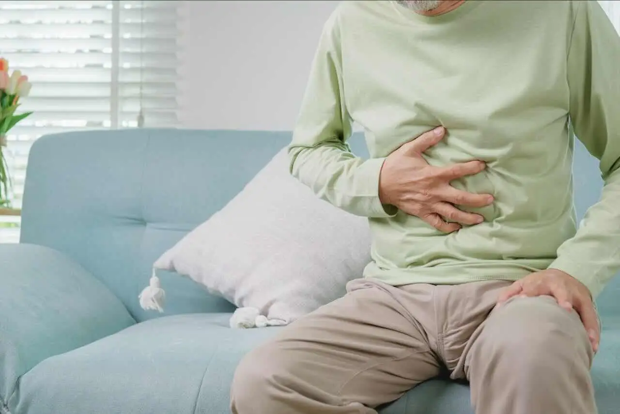 Il condimento più usato che provoca gonfiore addominale: ecco qual è