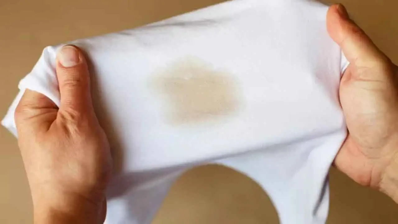 Il trucco geniale per eliminare le macchie ostinate dai vestiti usando lo sgrassatore