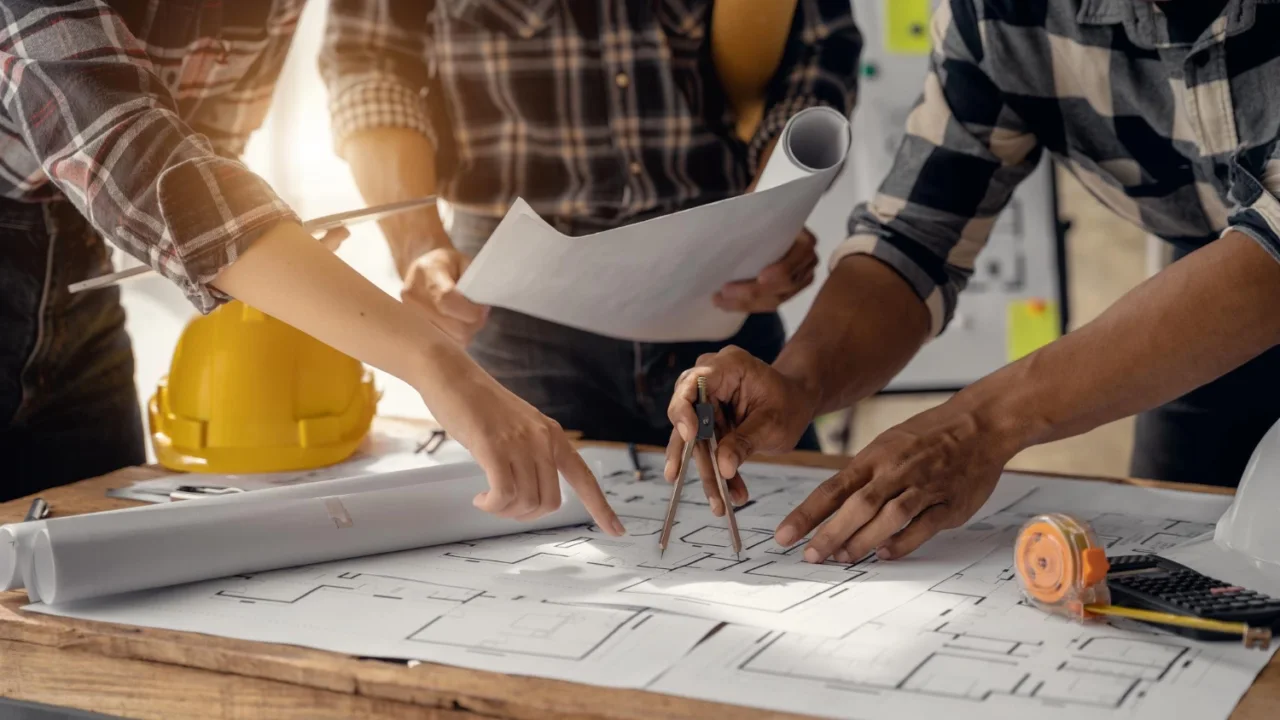 Attenzione: ecco i lavori per cui non puoi chiamare il geometra e rischi sanzioni